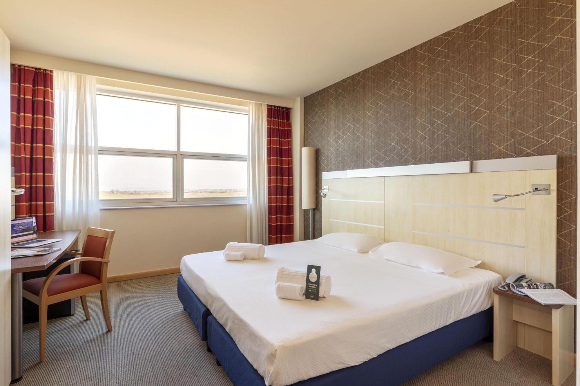 Double Room,1742736395:JPEG